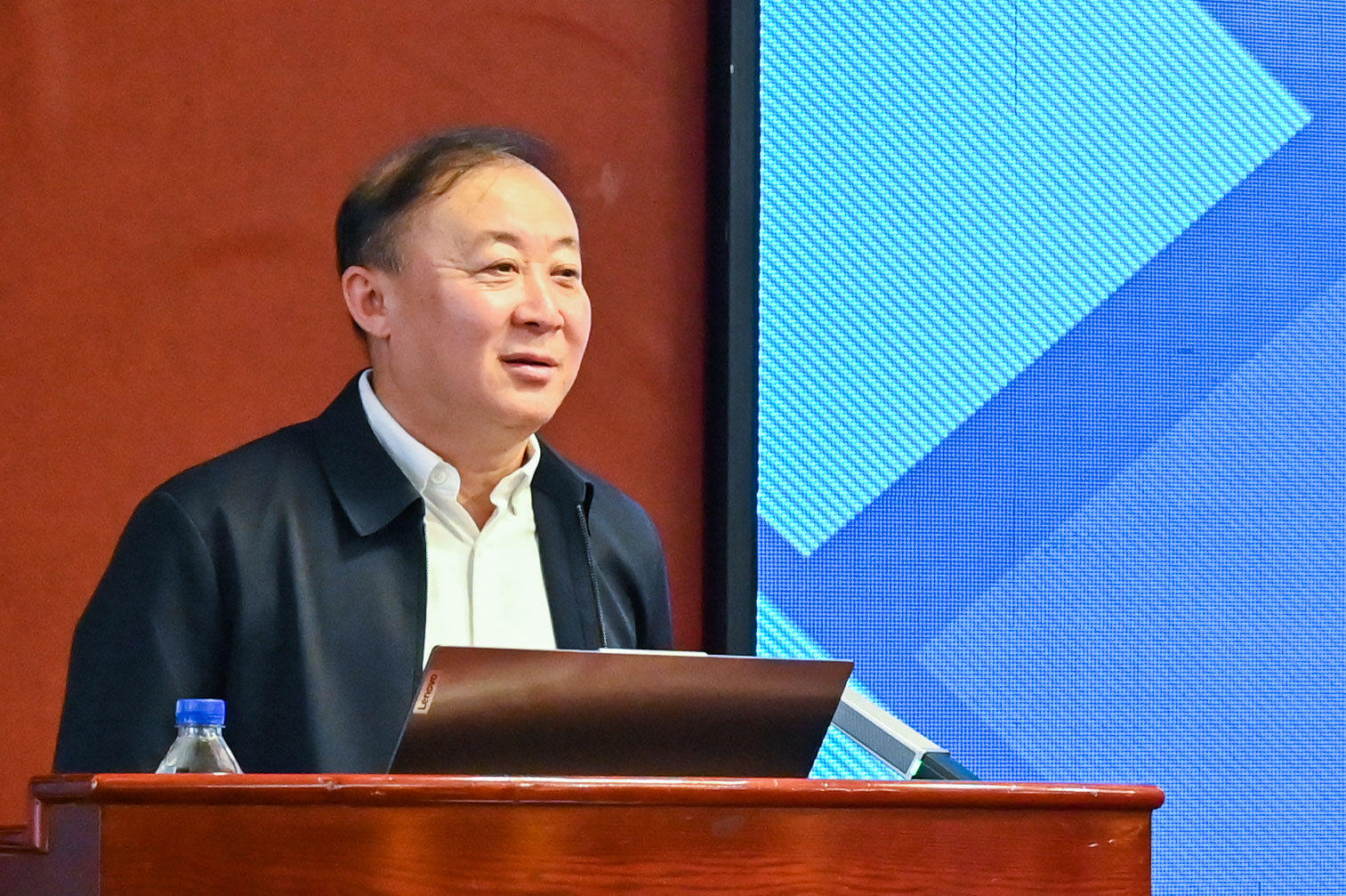 赵继校长在“机械制造学科教书育人研讨会”上作题为“机械工程教育的变革与创新”的学术报告,2023年10月,长春 赵继校长在“机械制造学科教书育人研讨会”上作题为“机械工程教育的变革与创新”的学术报告,2023年10月,长春